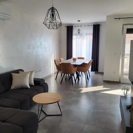 Malu Apartman דירה