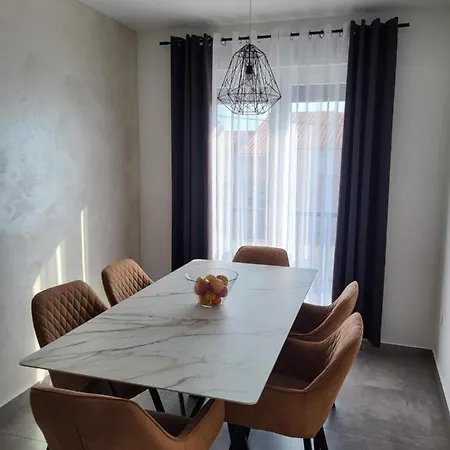 Malu Apartman Апартаменты