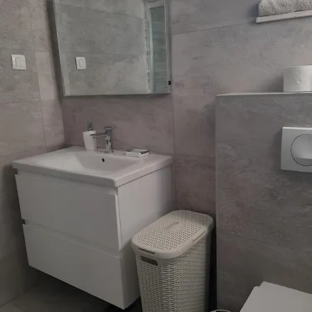 Malu Apartman דירה *