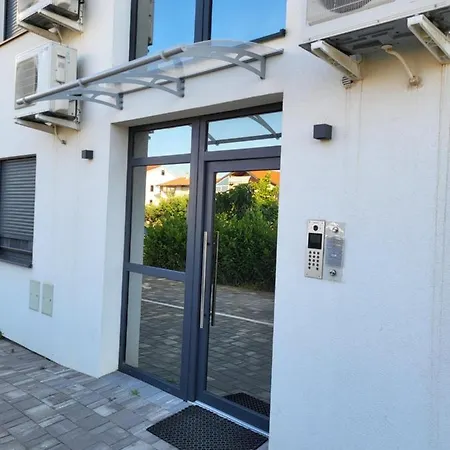Malu Apartman דירה זאדאר